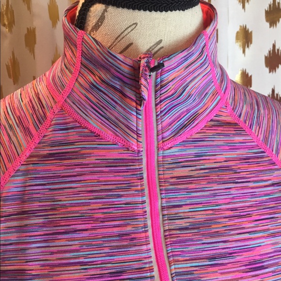 Lovely quick dry top for exercise - Picture 2 of 6